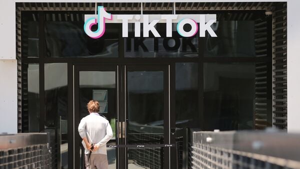 TikTok buộc phải có trách nhiệm kiểm soát nội dung để xây dựng cộng đồng lành mạnh, đóng góp vào sự phát triển của các quốc gia nơi nó hiện diện. Ảnh: T.L.