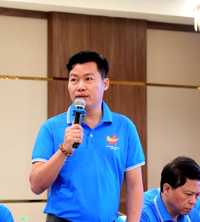Ông Hoàng Công Đoàn - Phó Chủ tịch Hội Doanh nhân trẻ Việt Nam phát biểu tại toạ đàm.