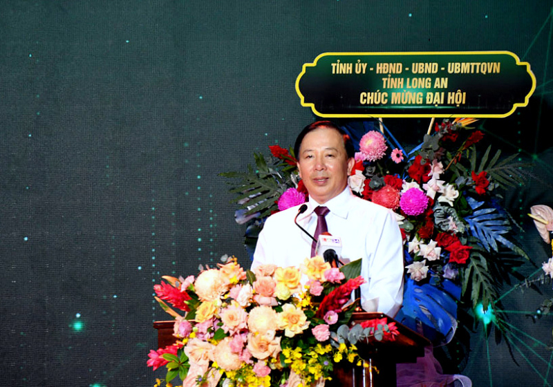 Chủ tịch UBND tỉnh Long An Nguyễn Văn Út phát biểu chỉ đạo tại đại hội.