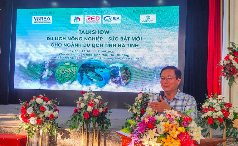 Ông Lê Trần Sáng, Phó Giám đốc Sở Văn hóa thể thao du lịch, Phó Trưởng ban chỉ đạo phát triển du lịch tỉnh Hà Tĩnh), phát biểu tại sự kiện.