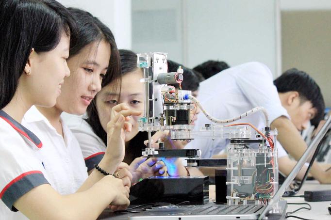 Những doanh nghiệp nội có được công nghệ nguồn là cơ hội để kinh tế Việt Nam phát triển bền vững. Ảnh: T.L.