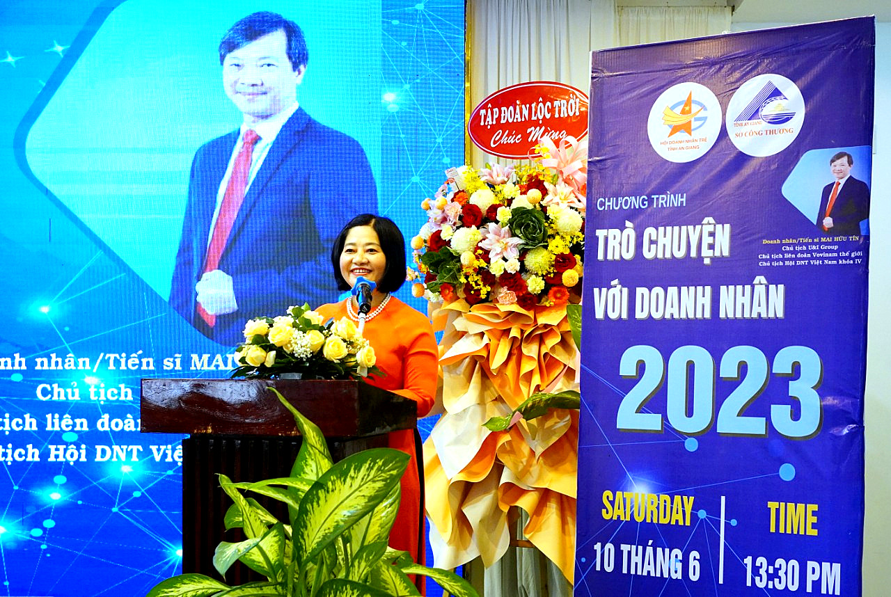 Bà Nguyễn Thị Mỹ Linh - Chủ tịch Hội Doanh nhân trẻ tỉnh An Giang phát biểu tại chương trình.