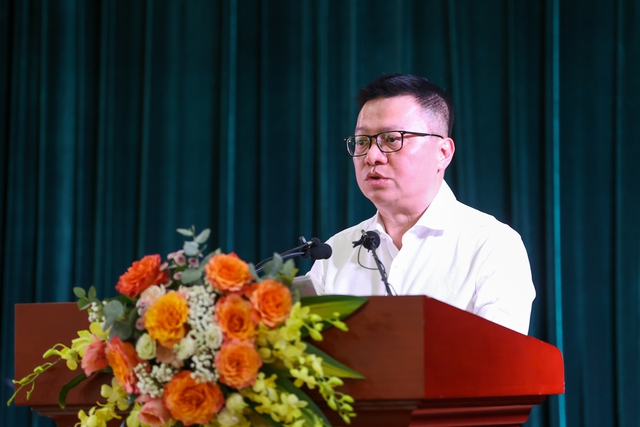Chủ tịch Hội Nhà báo Việt Nam Lê Quốc Minh báo cáo kết quả và nhiệm vụ trọng tâm của Hội Nhà báo. Ảnh: VGP