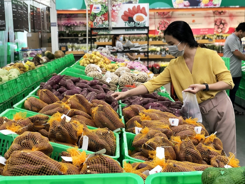 76% người Việt thích mua hàng Việt (Nielsen). Đây là cơ hội cho các doanh nghiệp nội địa. Ảnh: T.L.