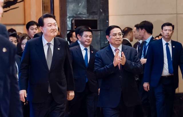 Thủ tướng Phạm Minh Chính cùng Tổng thống Hàn Quốc Yoon Suk Yeol dự Diễn đàn Doanh nghiệp Việt Nam - Hàn Quốc. Ảnh: VGP