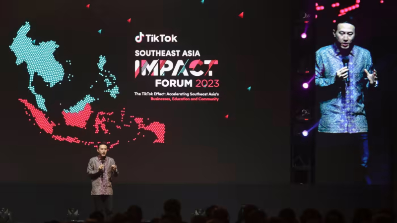 Giám đốc điều hành TikTok - Shou Zi Chew tại sự kiện ở Indonesia. Ảnh: Financial Times