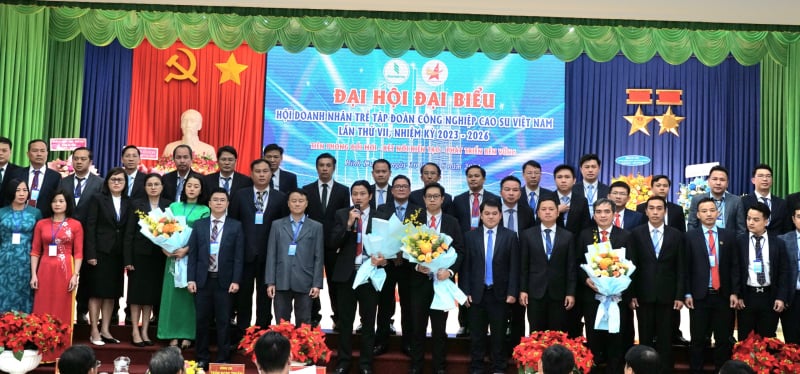 Các thành viên của UB Hội DNT tập đoàn khoá 2023-2026