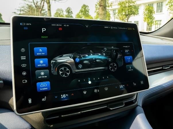 Nhiều tính năng trên xe điện VinFast có thể điều khiển bằng giọng nói thông qua trợ lý ảo.