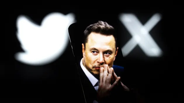Elon Musk, người đứng đằng sau quyết định đổi thương hiệu Twitter thành X. Ảnh: CNBC