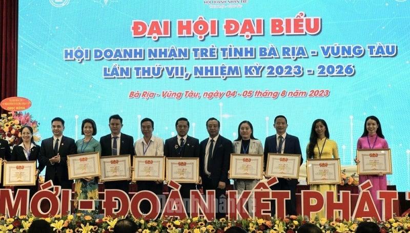 Các cá nhân nhận khen thưởng của Trung ương Hội Doanh nhân trẻ Việt Nam