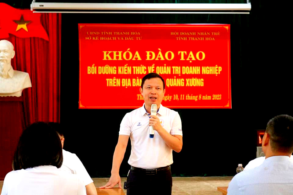 Ông Trần Văn Tân - Phó Chủ tịch Hội Doanh nhân trẻ Thanh Hóa chia sẻ kinh nghiệm kinh doanh của mình.