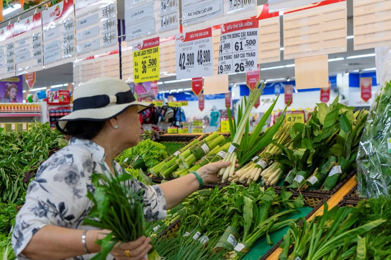 Hệ thống bán lẻ SATRA thực hiện Cuộc vận động “Người dân thành phố Hồ Chí Minh không xả rác ra đường và kênh rạch, vì thành phố sạch và giảm ngập nước”. Ảnh chụp tại Satramart Siêu thị Sài Gòn. Ảnh SATRA