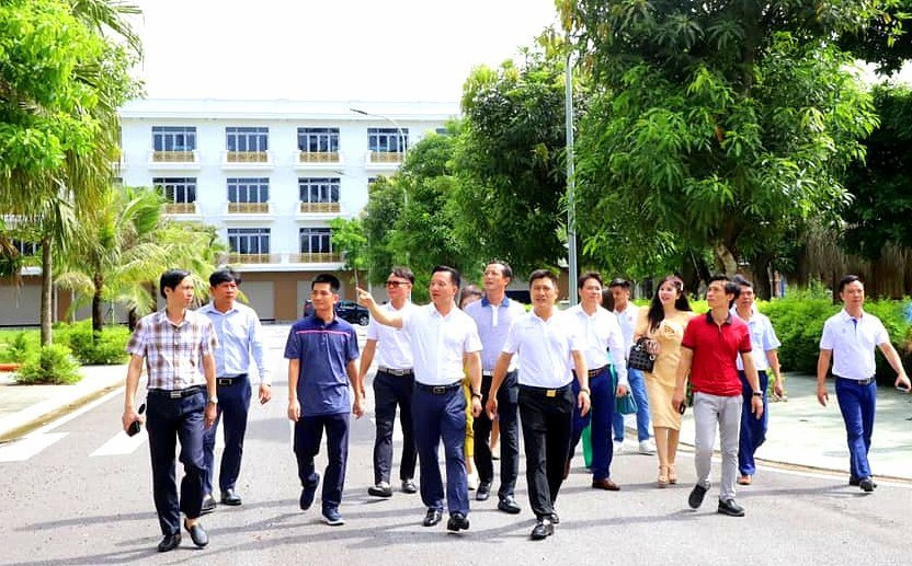 Đoàn Doanh nhân trẻ Phú Thọ đến thăm và làm việc với 02 doanh nghiệp ở Thanh Hoá.