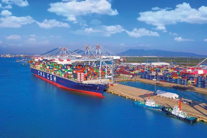 Các cảng biển ở Việt Nam vẫn chưa trở thành cảng trung chuyển hàng hóa quốc tế. Ảnh: T.L.