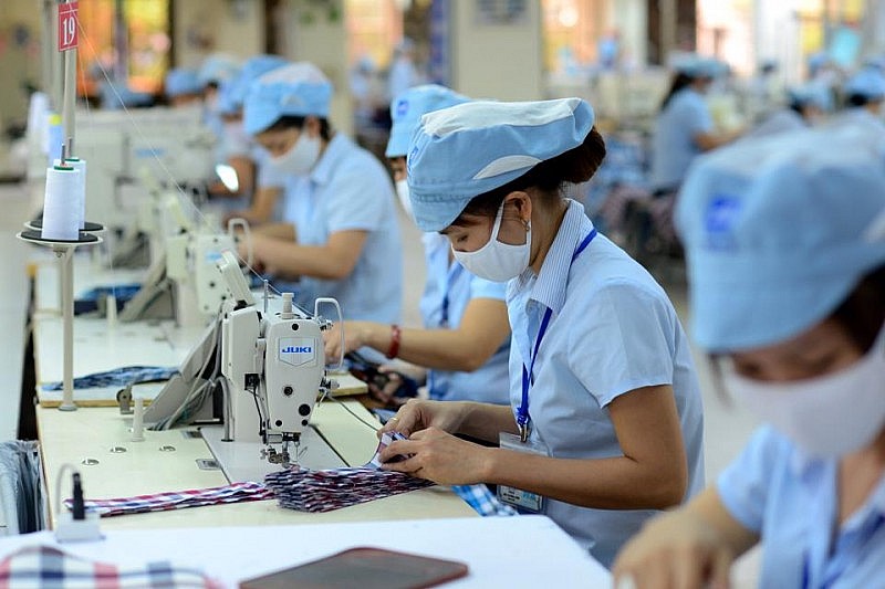 Công ty dệt may Việt Nam chủ yếu quy mô vừa và nhỏ, thiếu vốn và công nghệ để nhanh chóng xanh hóa. Ảnh: T.L.