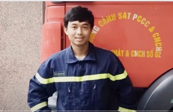 Thượng úy Phạm Trương Tuấn Anh - người giải cứu 10 nạn nhân đang cận kề cái chết. Ảnh:Internet