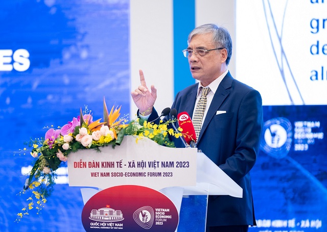 PGS.TS Trần Đình Thiên chỉ ra những ''nghịch lý'' của kinh tế Việt Nam. Ảnh: TL.