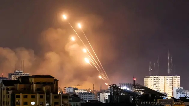 Tên lửa được phóng bởi nhóm vũ trang Palestine từ dải Gaza. Ảnh: CNBC