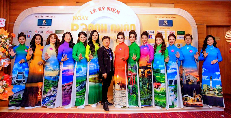 Nhà thiết kế Trung Beret và thí sinh quảng bá bộ sưu tập áo dài giới thiệu 16 địa danh Buôn Ma Thuột - Đắk Lắk.