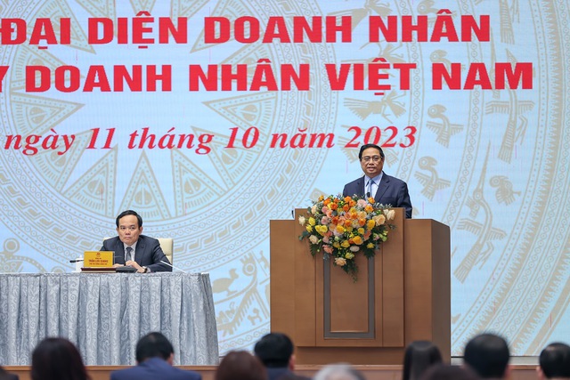 Thủ tướng Phạm Minh Chính phát biểu tại cuộc gặp mặt đại diện giới doanh nhân Việt Nam, chiều 11/10. Ảnh: VGP