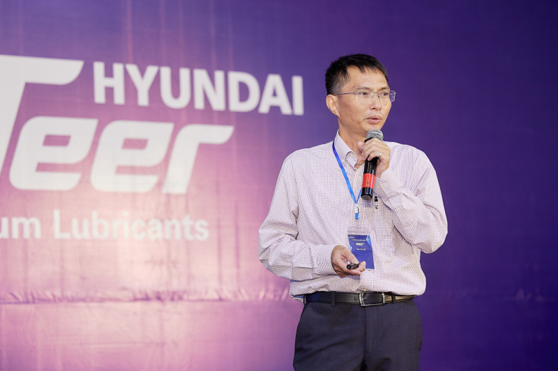 Ông Nguyễn Sỹ Hưng, Giám đốc kinh doanh Công ty TNHH VHB Việt Nam, trình bày về hành trình phát triển của thương hiệu Hyundai Xteer tại khu vực miền Bắc.