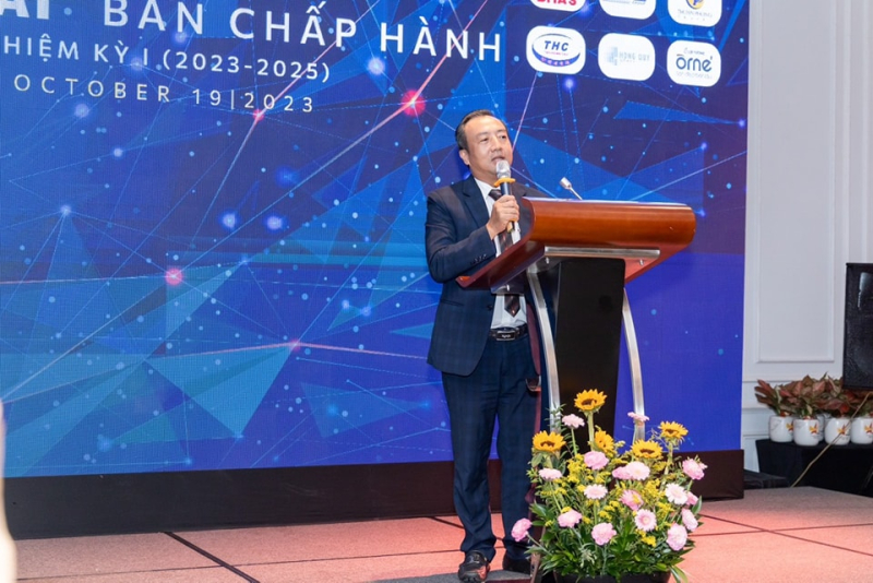 Ông Phan Thanh Thiên, Phó Chủ tịch Hội DNT Việt Nam tham phát biểu tại chương trình.