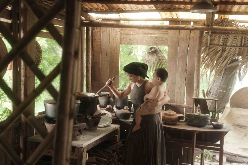 Ý tưởng thực hiện MV dựa vào câu chuyện văn học về người phụ nữ xưa