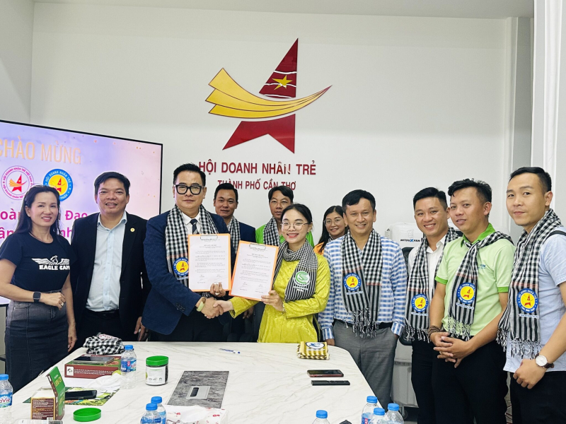 ội Doanh nhân trẻ Ninh Thuận cũng ký kết với Công ty MEKONG Long Ngân bao tiêu tất cả sản phầm còn tồn, sau khi trưng bày bán tại Ngày Văn hoá, Du lịch Ninh Thuận tại Cần Thơ từ 3 – 5/11/2023.