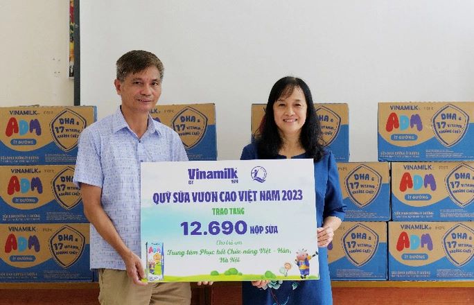 Quỹ Sữa Vươn Cao Việt Nam đến với Trung Tâm Phục hồi Chức Năng Việt – Hàn