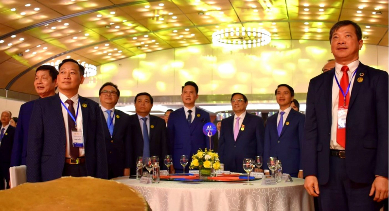Thủ tướng Chính phủ Phạm Minh Chính cùng các vị lãnh đạo Đảng, Nhà nước, bộ ngành tham dự Lễ Kỷ niệm 30 năm phong trào Doanh nhân trẻ Việt Nam.