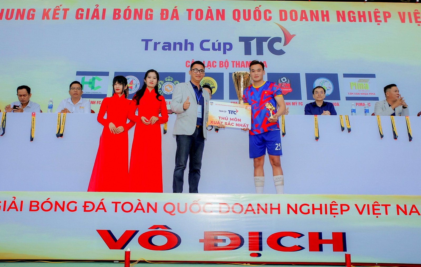 Thủ môn xuất sắc nhất:thuộc về cầu thủ L.M.Nhật (Quốc Thành Mỹ FC)