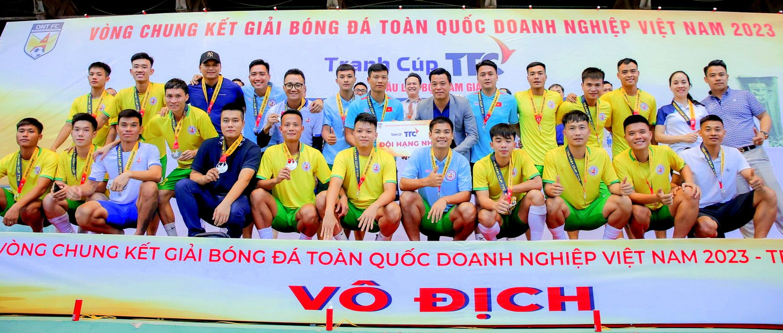 DNT Vĩnh Phúc FC giành giải Nhì.