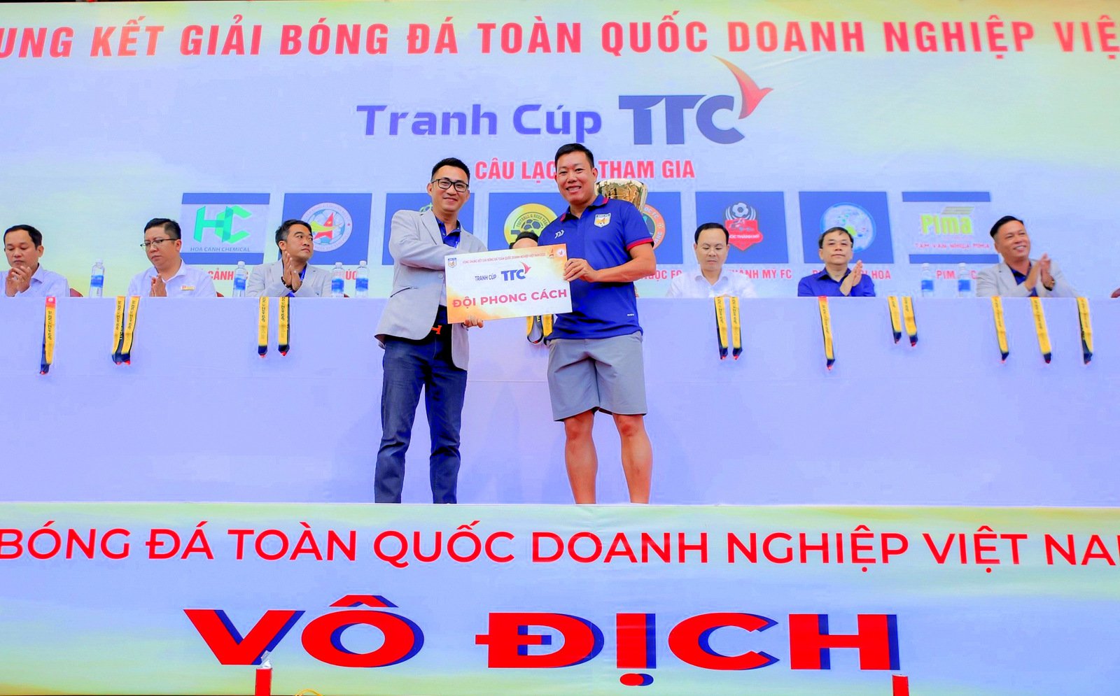 Giải phong cách thuộc về TIG FC.