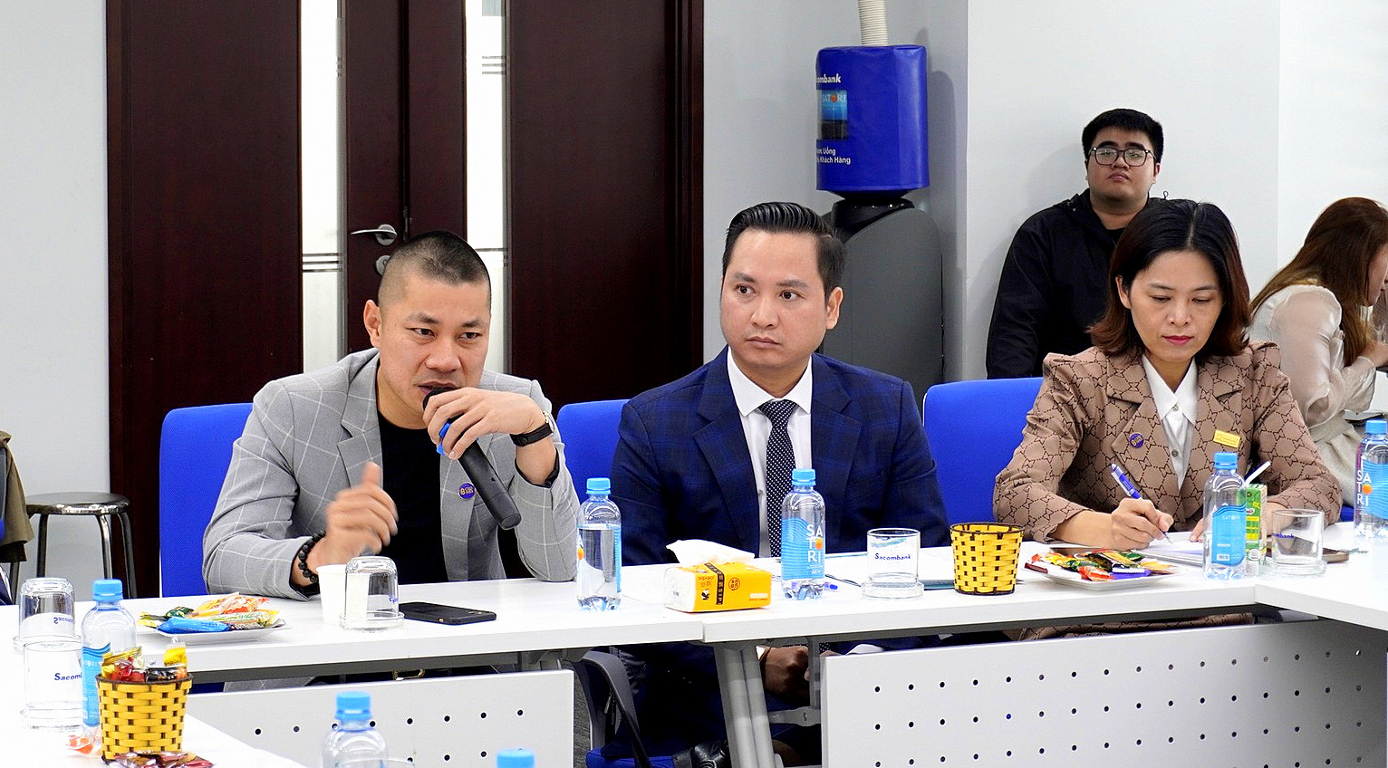 Diễn giả Lê Xuân Tùng - Chủ tịch BiLuxury chia sẻ quan điểm, cách tiếp cận các kênh, công cụ trực tuyến để tăng doanh số.