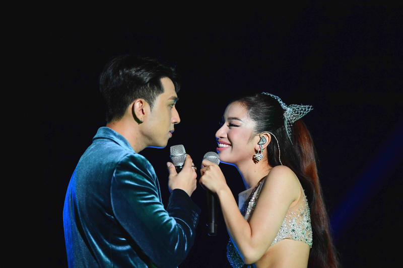 Song ca tình tứ với người yêu tin đồn -Nam ca sĩ Dương Edward