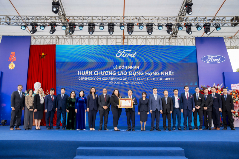 Ford Việt Nam vinh dự đón nhận Huân chương Lao động hạng Nhất từ Chính phủ Việt Nam do Chủ tịch nước trao tặng.