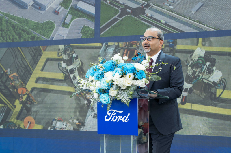 Ông Ruchik Shah, Tổng Giám đốc Ford Việt Nam phát biểu tại Lễ đón nhận Huân chương Lao động hạng Nhất