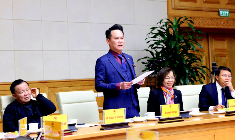 Ông Đặng Hồng Anh - Chủ tịch Hội Doanh nhân trẻ Việt Nam phát biểu tại phiên họp.