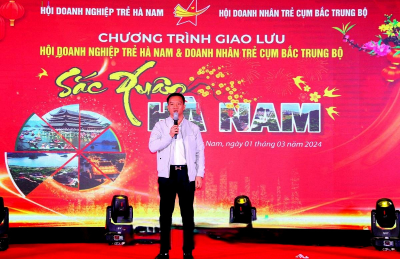 Ông Nguyễn Xuân Hưng - Ủy viên Đoàn Chủ tịch Trung ương Hội Doanh nhân trẻ Việt Nam, Chủ tịch Hội Doanh nhân trẻ Thanh Hóa chia sẻ cơ hội hợp tác tại chương trình.