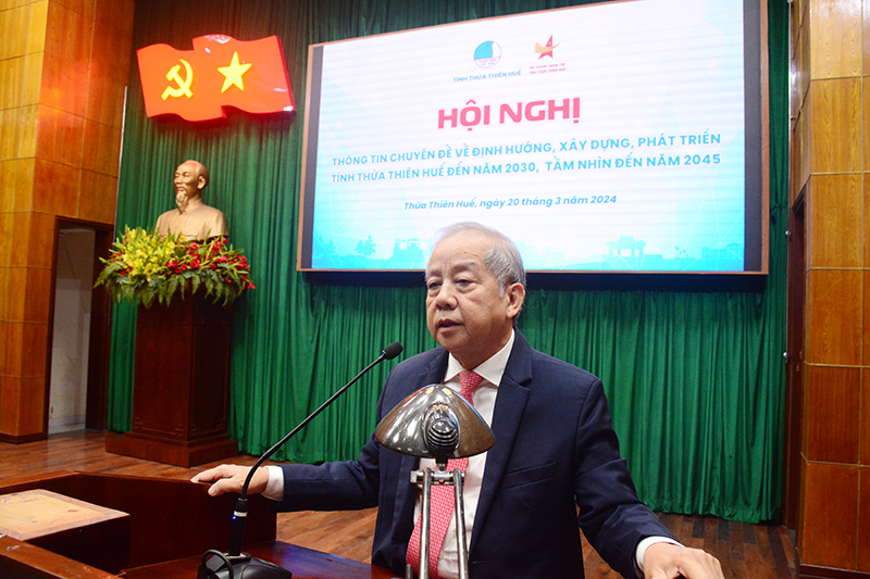 Ông Phan Ngọc Thọ, Phó Bí thư Thường trực Tỉnh ủy Thừa Thiên Huế phát biểu tại hội nghị.