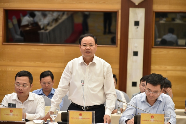 Thứ trưởng Bộ TN&MT Lê Minh Ngân tại họp báo Chính phủ chiều 4/5. Ảnh: VGP