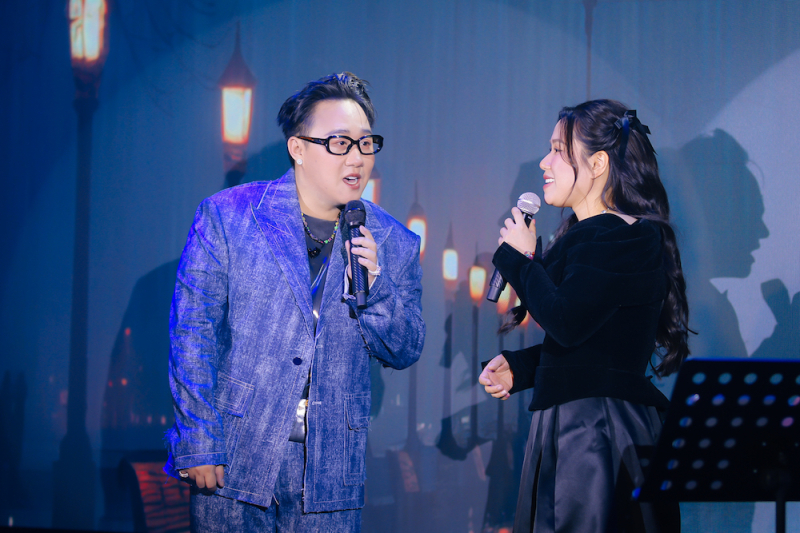 Ca sĩ Thuỳ Chi cũng là một khách mời trong live concert mơi 1689 của Trung Quân