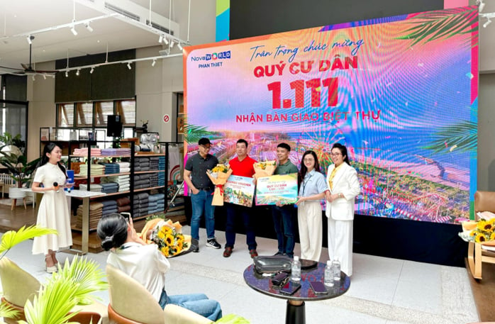 Cư dân tương lai tham dự sự kiện Stay & Play 