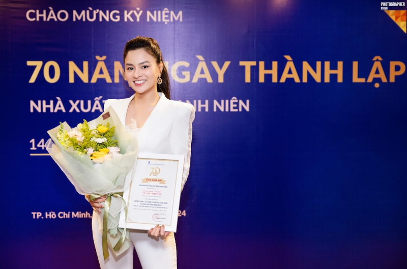 Siêu mẫu Vũ Thu Phương tại sự kiện kỷ niệm 70 thành lập Nhà xuất bản Thanh Niên