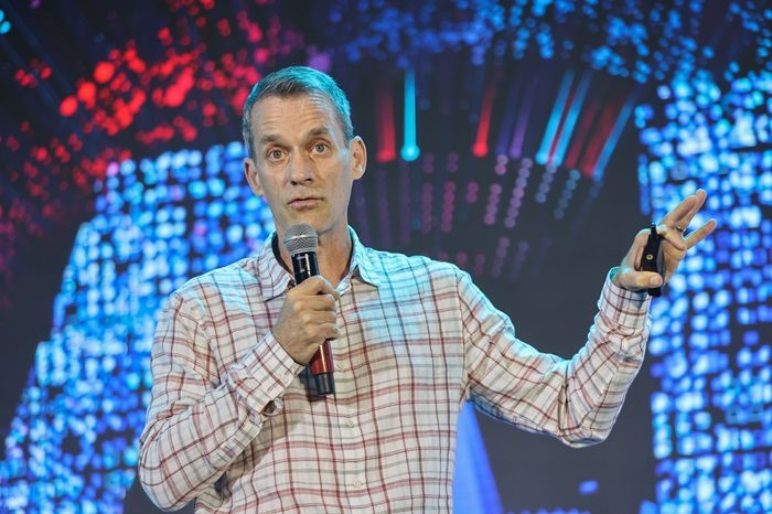 TS Jeff Dean - Giám đốc Khoa học của Google tại sự kiện GenAI Summit 2024. Ảnh: T.L.