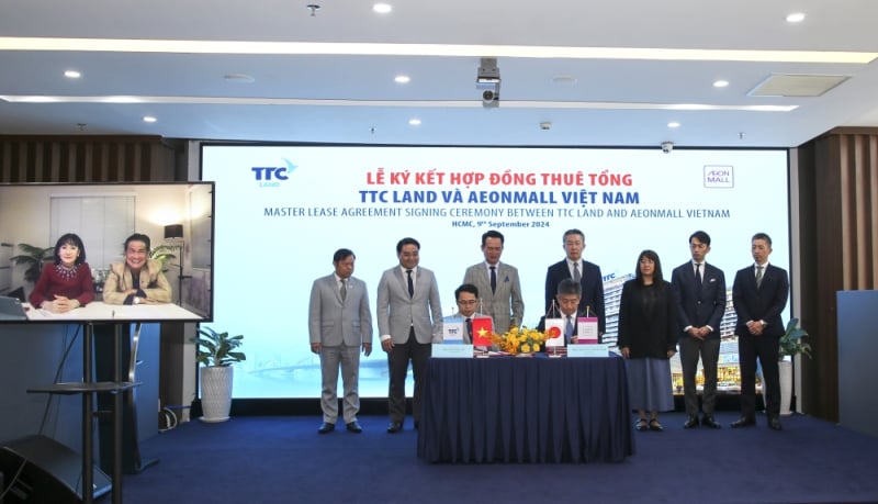 Ông Võ Thanh Lâm - Tổng Giám đốc TTC Land và ông Tetsuyuki Nakagawa - Tổng Giám đốc AeonMall Việt Nam ký kết Hợp đồng thuê tổng thuộc dự án TTC Plaza Đà Nẵng vào ngày 9/9/2024 tại TP.HCM.