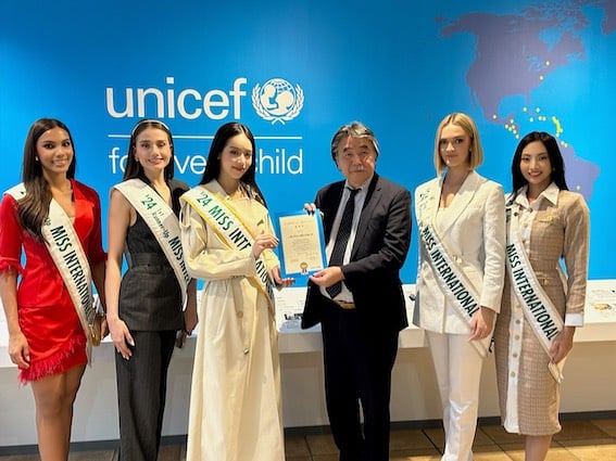 Thanh Thuỷ cùng các Á hậu đến thăm Trụ sở Unicef tại Nhật Bản