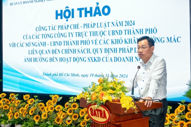 Phó Tổng Giám đốc SATRA Hà Ngọc Sơn trình bày tham luận tại hội nghị. Ảnh: SATRA