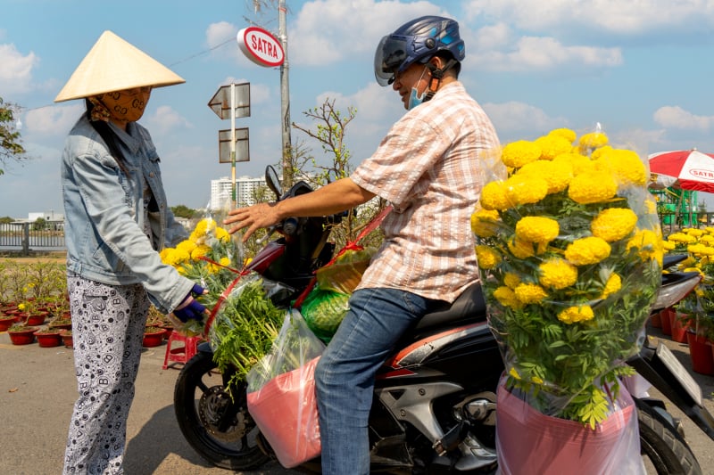 SATRA tiếp tục miễn phí thuê 282 gian hàng tại Chợ hoa Xuân Bình Điền Ất Tỵ 2025. Ảnh: SATRA