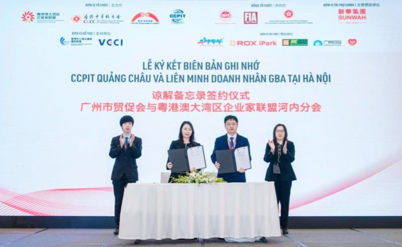 Lễ ký kết Biên bản Ghi nhớ (MOU) đã diễn ra giữa Ủy ban Xúc tiến Thương mại Quốc tế Trung Quốc tại Quảng Châu và Liên minh Doanh nhân Vùng Vịnh Quảng Đông - Hồng Kông - Ma Cao.